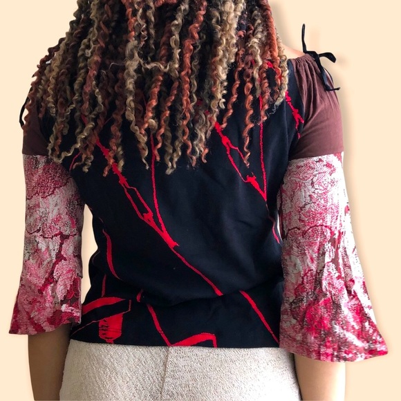 Super cute Custo Barcelona blouse with an off the shoulder cutout tie design - Picture 2 of 3